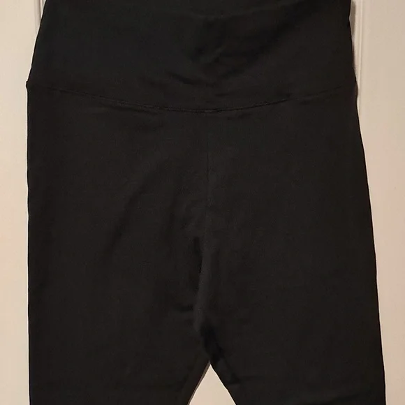 Simply Vera Wang Black Leggings. NWT - Picture 2 of 4